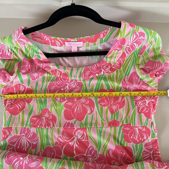 Travelling? Super cute Lilly Pulitzer t-shirt dress, pull on and go…. - Picture 4 of 5
